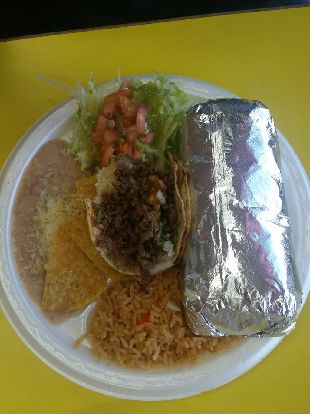 Tacos Mi Rincón Tapatio | restaurant | 13947 Foothill Blvd, Sylmar, CA 91342, USA | 8183627472 OR +1 818-362-7472