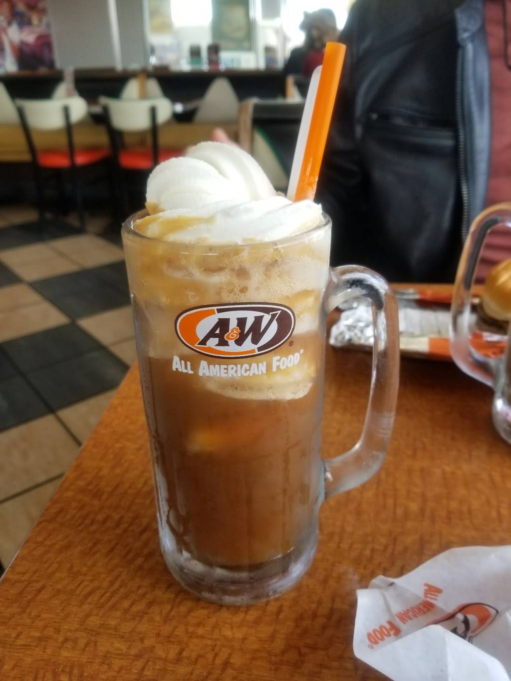 A&W Restaurant | restaurant | 301 N Willis St, Visalia, CA 93291, USA | 5596251513 OR +1 559-625-1513