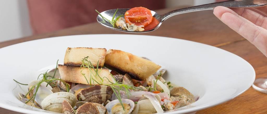 The Thistle Inn & Restaurant | restaurant | 55 Oak St, Boothbay Harbor, ME 04538, USA | 2076333541 OR +1 207-633-3541