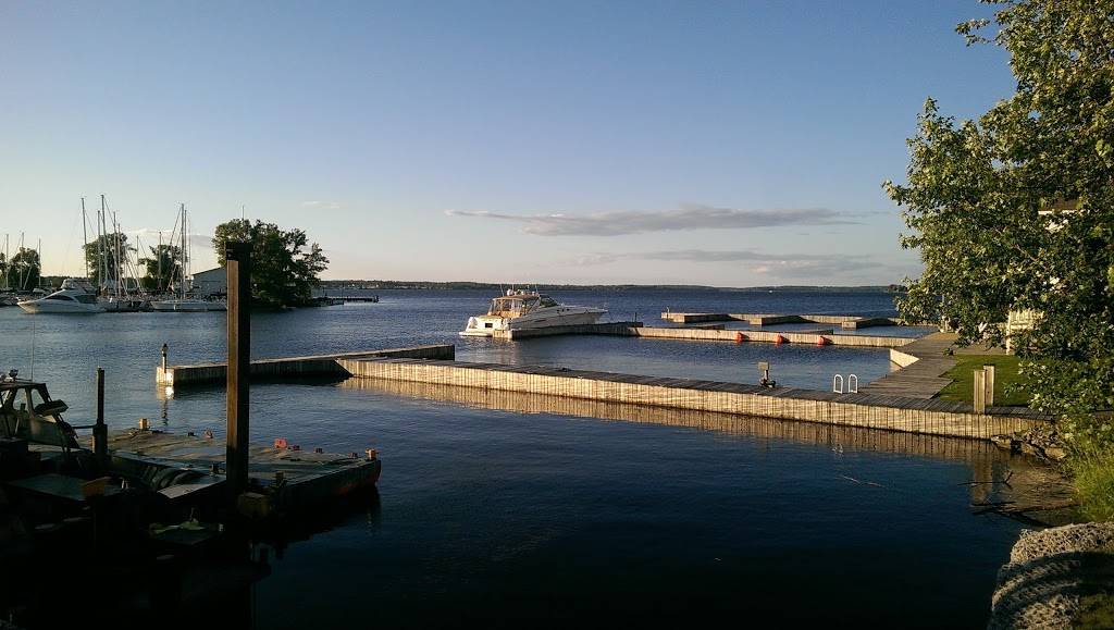 Sackets Harbor Brewing Company | restaurant | 212 W Main St, Sackets Harbor, NY 13685, USA | 3156462739 OR +1 315-646-2739