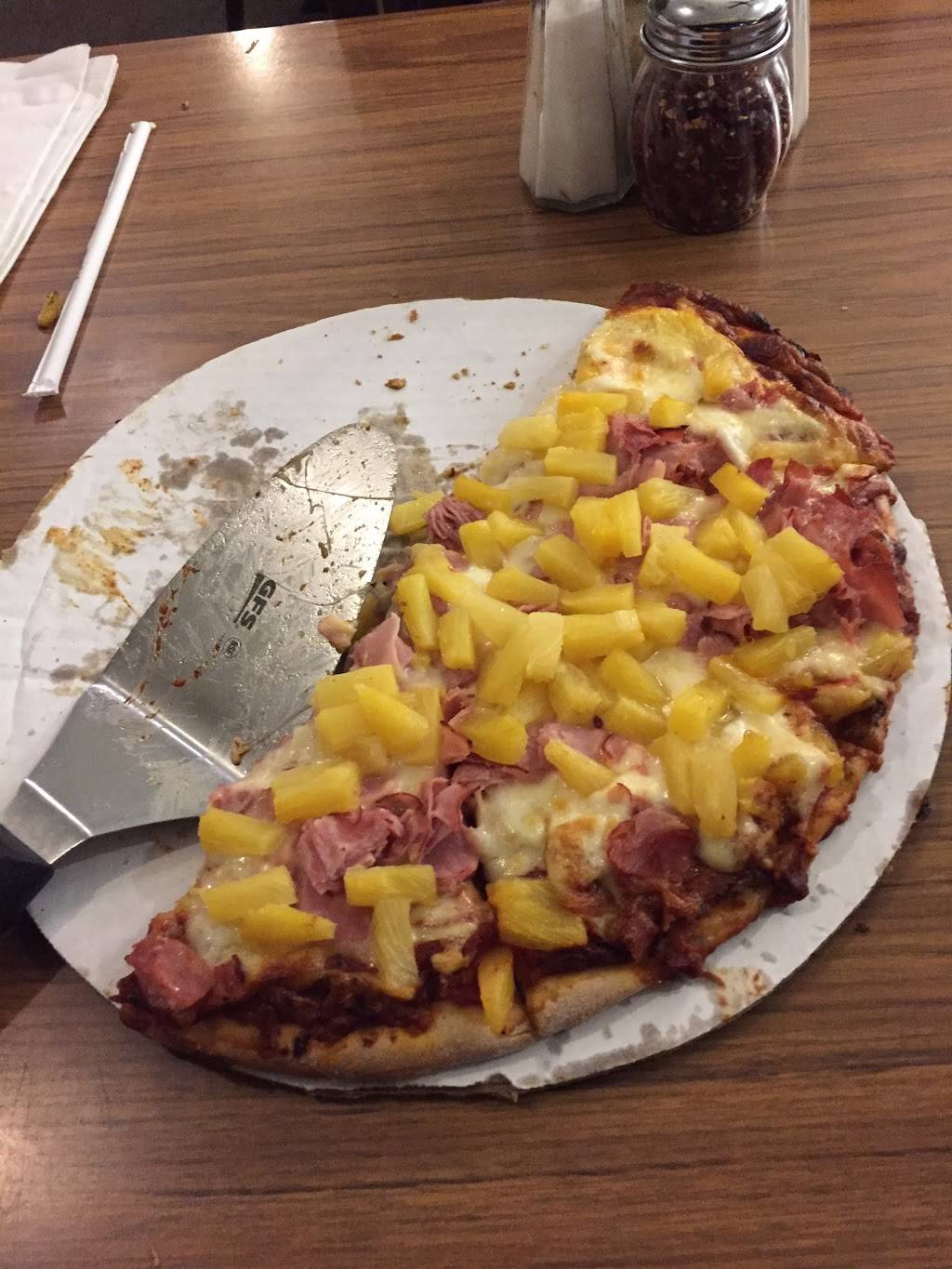 Chuck Wagon Pizza | meal delivery | 971 N Lakeshore Dr, Ludington, MI 49431, USA | 2318432852 OR +1 231-843-2852