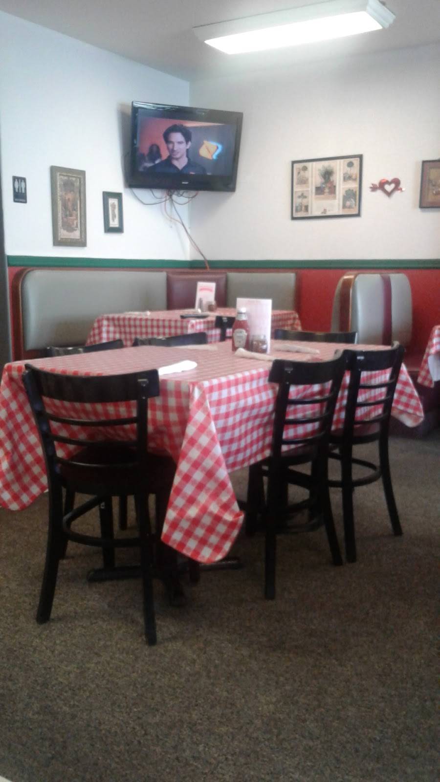 Francis Pizza | restaurant | 107 W Seminary Ave, Onarga, IL 60955, USA | 8152680002 OR +1 815-268-0002