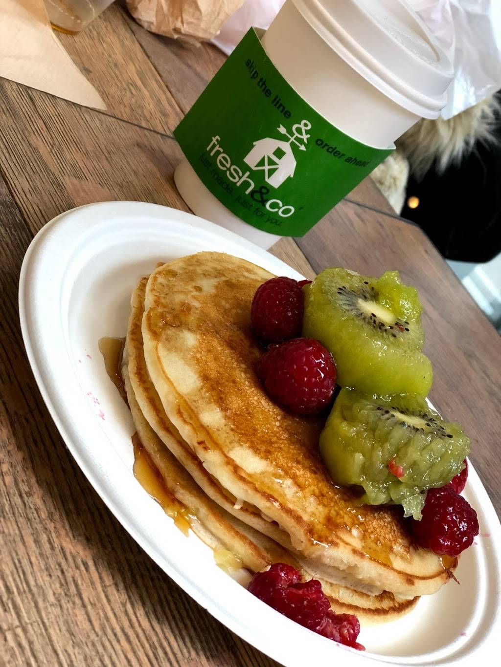 fresh&co | restaurant | 1381 Ave of the Americas, New York, NY 10019, USA | 2128737374 OR +1 212-873-7374