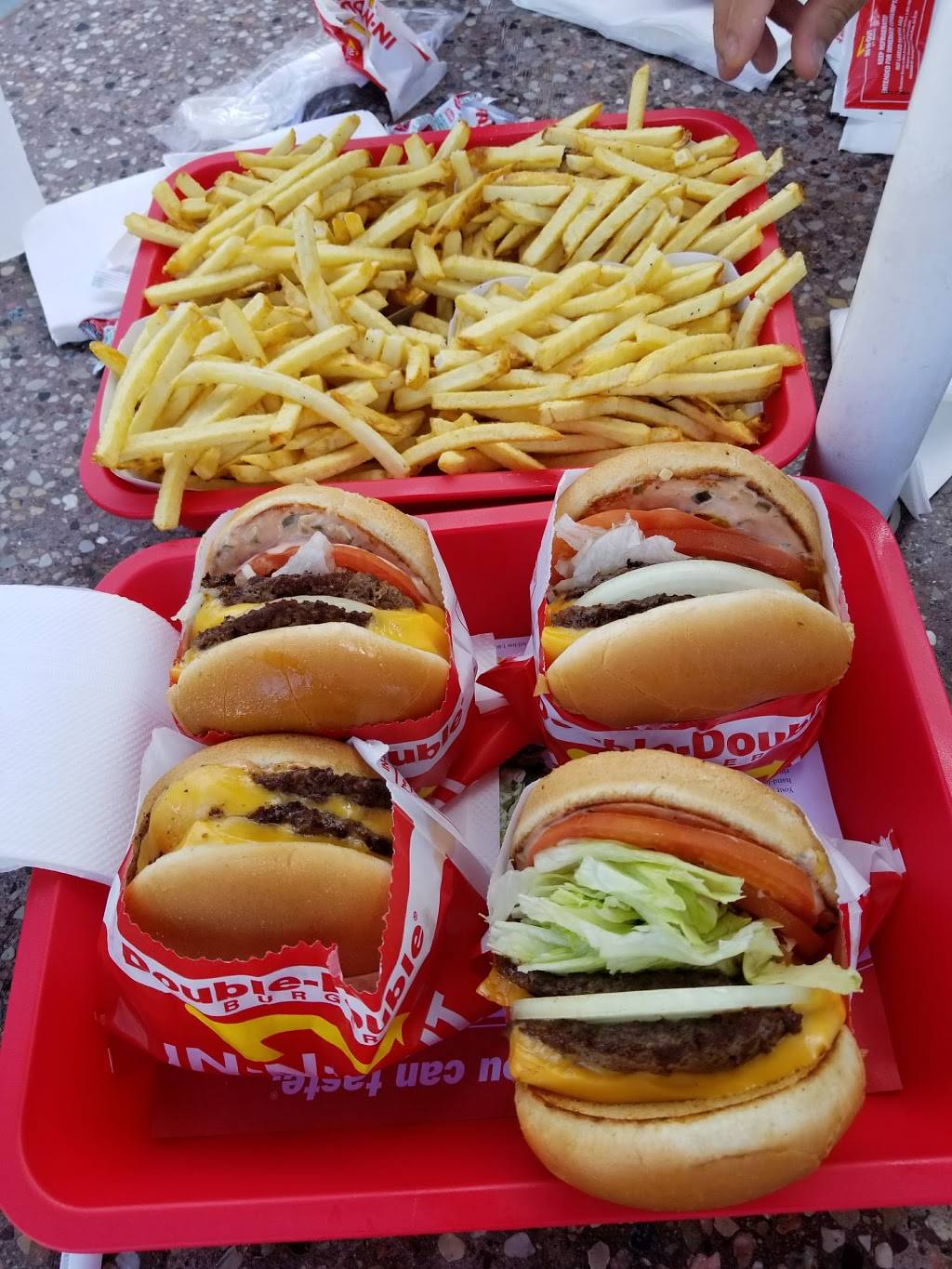 In-N-Out Burger | restaurant | 6292 Westminster Blvd, Westminster, CA 92683, USA | 8007861000 OR +1 800-786-1000
