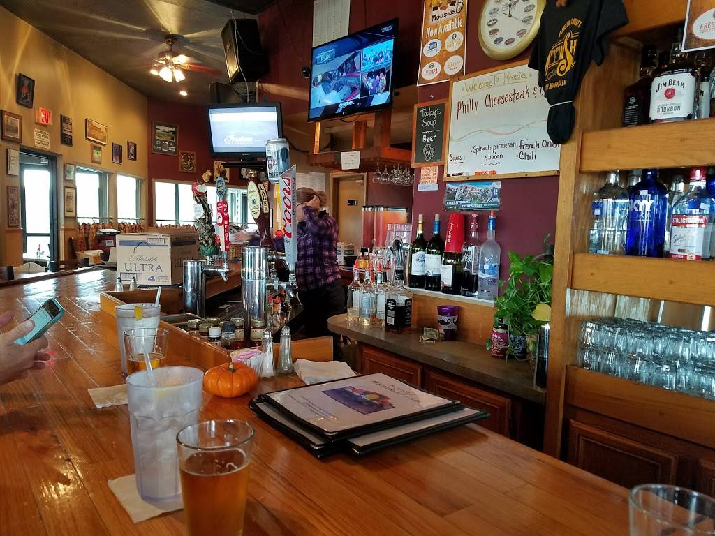 Moosies | restaurant | 16 Bridgewater Pointe Pl, Moneta, VA 24121, USA | 5407215255 OR +1 540-721-5255