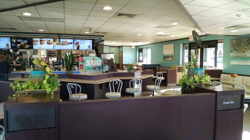 McDonalds | cafe | 636 Metacom Ave, Warren, RI 02885, USA | 4012455049 OR +1 401-245-5049