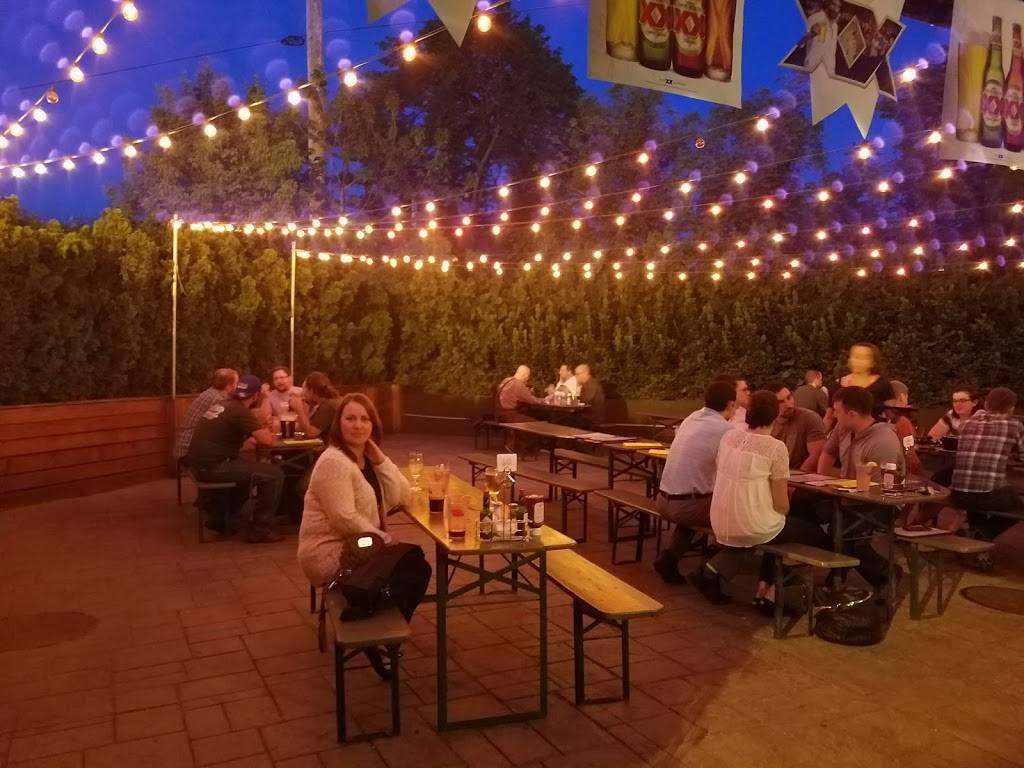 Croxleys | restaurant | 155 W Main St, Smithtown, NY 11787, USA | 6316568787 OR +1 631-656-8787