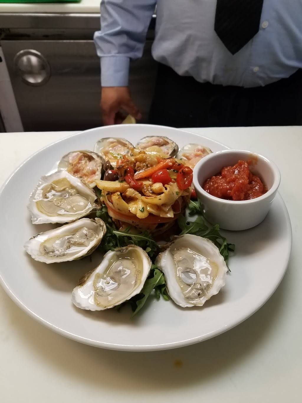 Villa Paradiso | restaurant | 145 Greaves Ln, Staten Island, NY 10308, USA | 7182272405 OR +1 718-227-2405