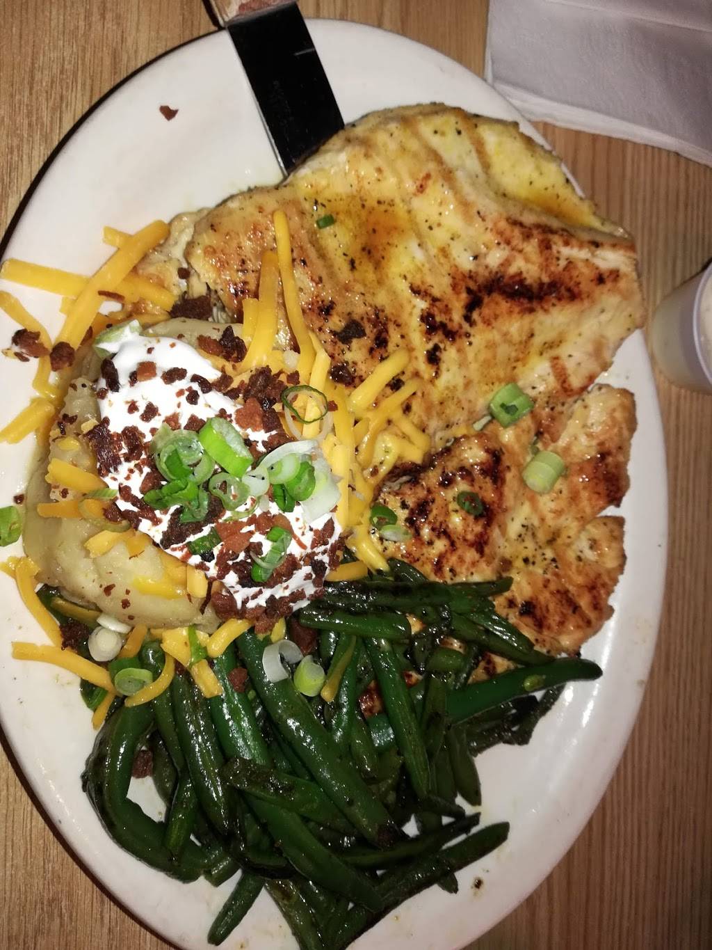 Leons Steakhouse Saloon | restaurant | 2112 S Eastman Rd, Longview, TX 75602, USA | 9037539415 OR +1 903-753-9415