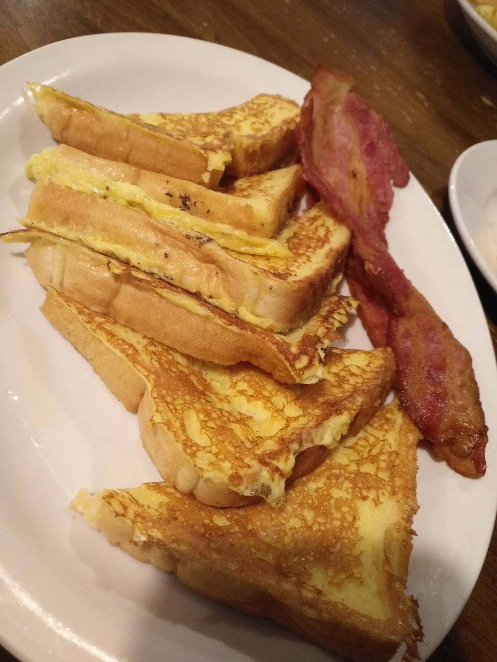 Nicks Family Restaurant | restaurant | 1716 London Line, Sarnia, ON N7T 7H2, Canada | 5194915619 OR +1 519-491-5619