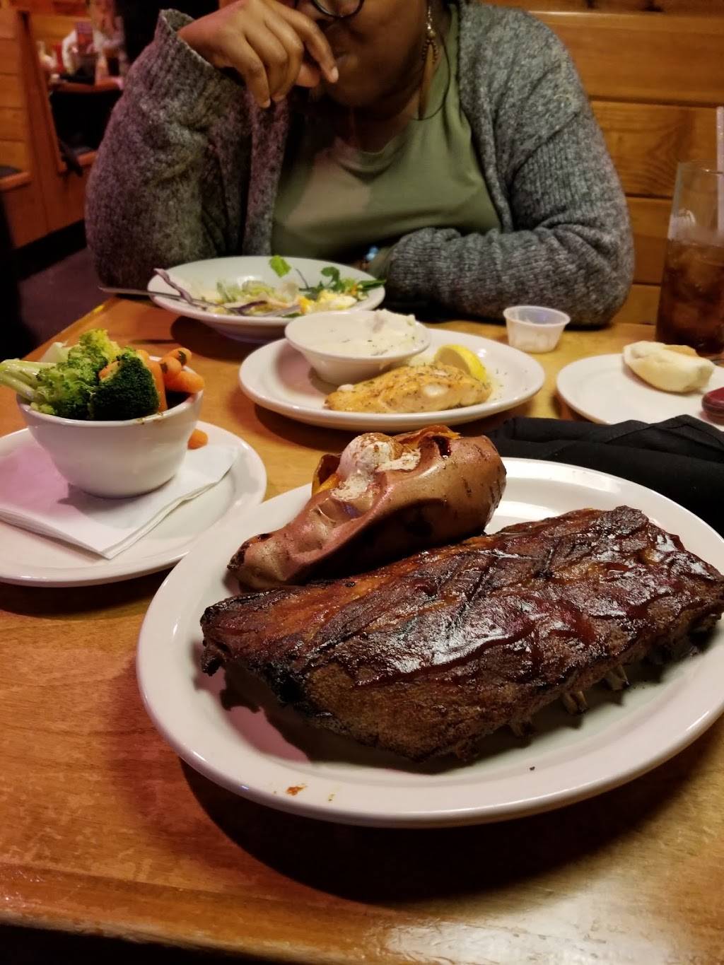 Texas Roadhouse | restaurant | 8207 Town Center Dr, Nottingham, MD 21236, USA | 4109336620 OR +1 410-933-6620