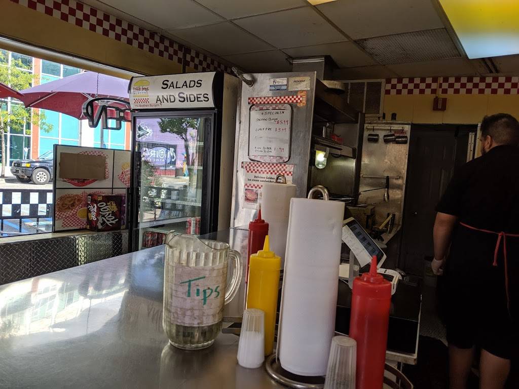 Little Brothers Burgers | restaurant | 201 W 4th St, Royal Oak, MI 48067, USA | 2484144541 OR +1 248-414-4541