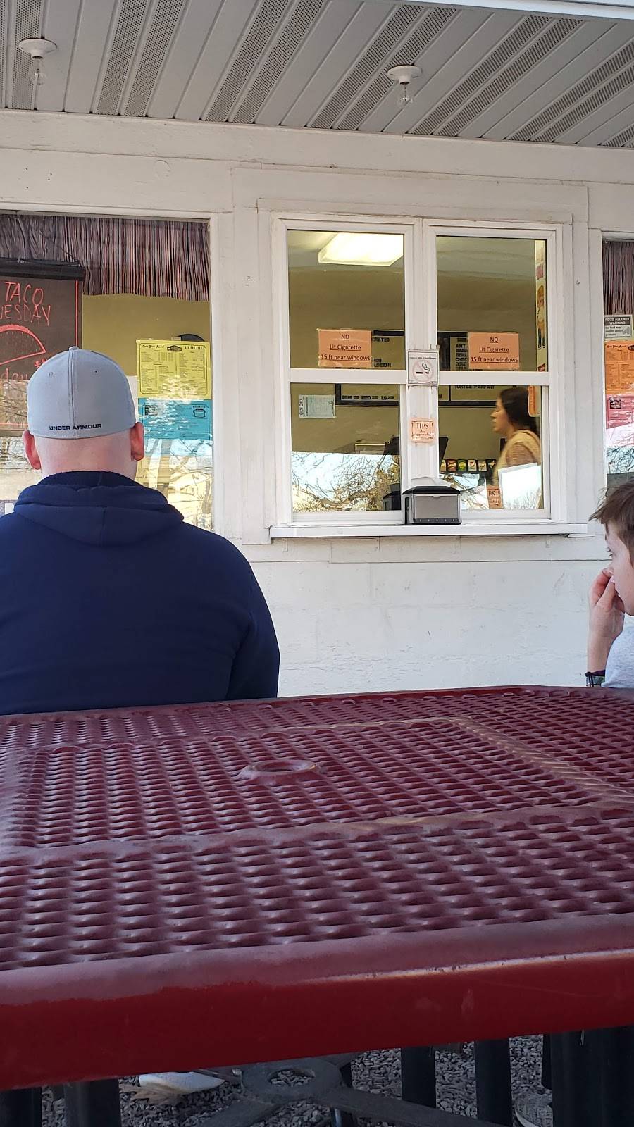 Village Drive-In | restaurant | 212 S Washington St, Bunker Hill, IL 62014, USA | 6185853113 OR +1 618-585-3113