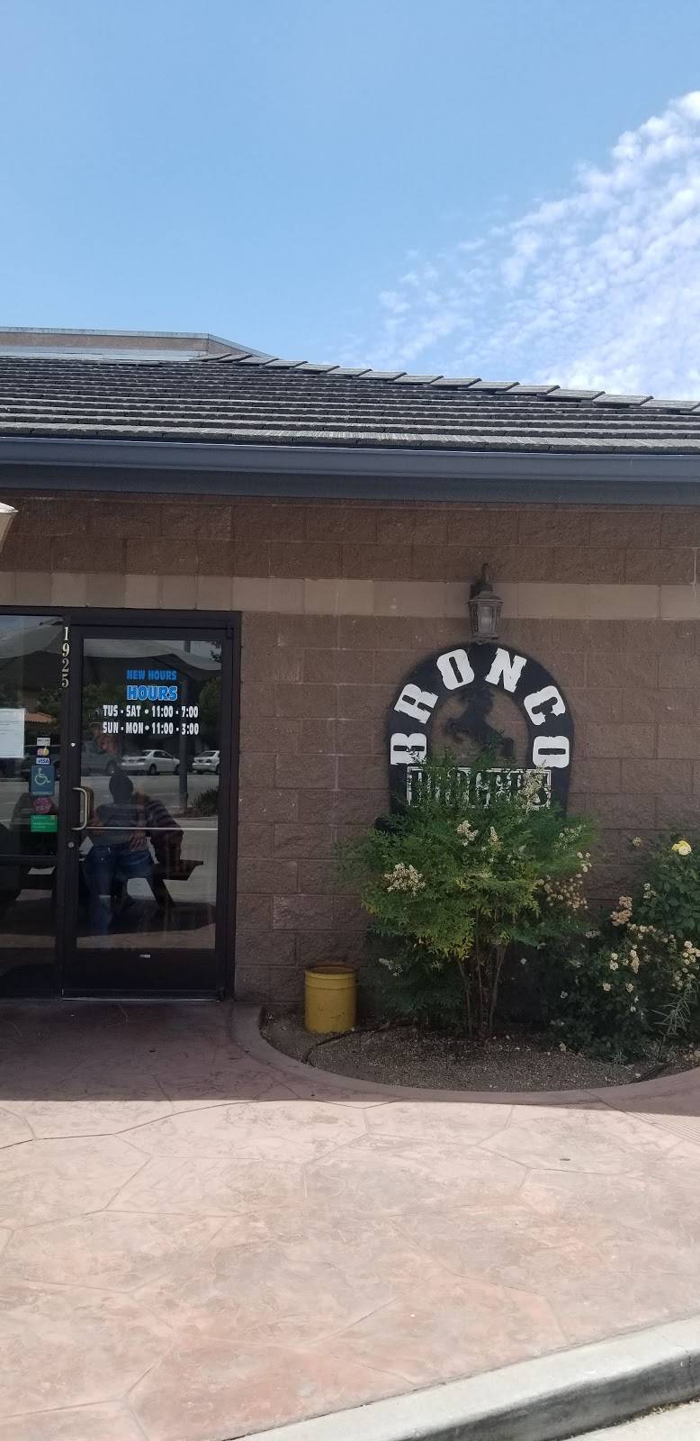 Bronco Burger | restaurant | 1925 Golden Hill Rd #300, Paso Robles, CA 93446, USA | 8052371232 OR +1 805-237-1232