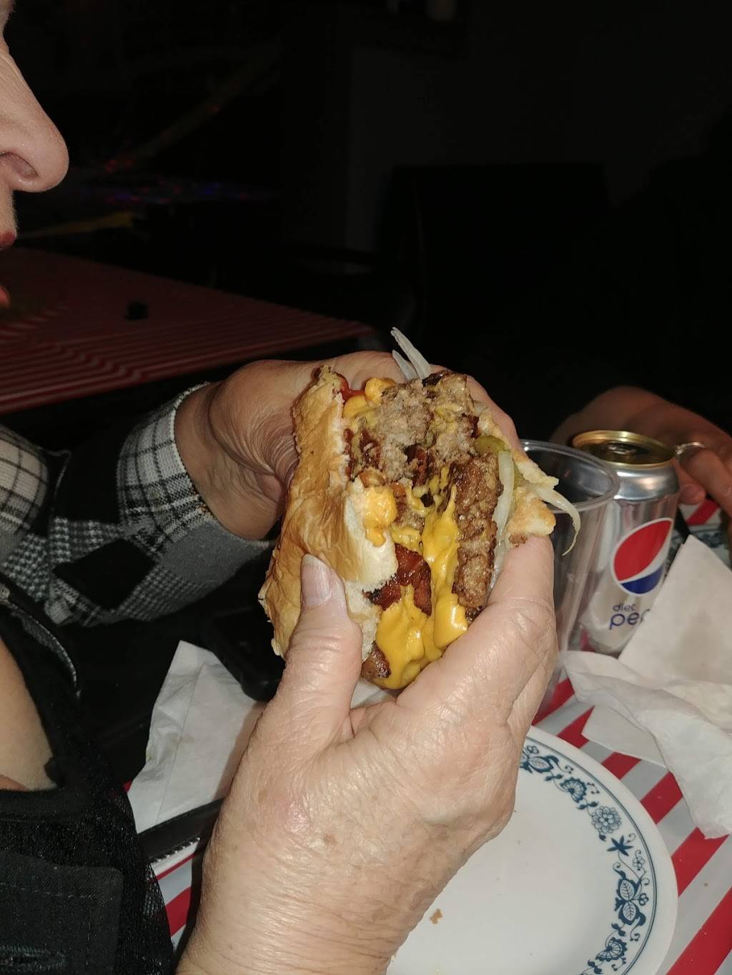 Steves Place | restaurant | 852 Washington St, Burlington, IA 52601, USA | 3197545868 OR +1 319-754-5868