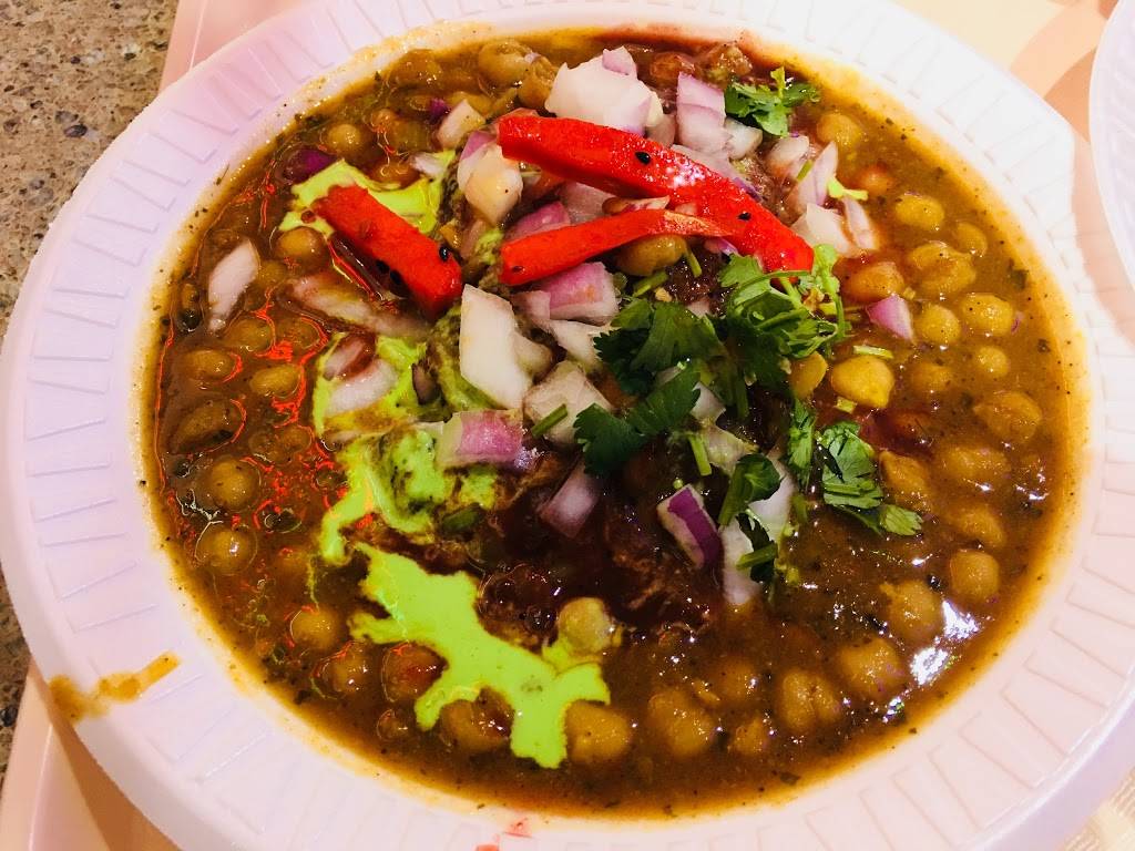 Chat Hut | restaurant | 7106 Airport Rd, Mississauga, ON L4T 2G8, Canada | 9056722428 OR +1 905-672-2428