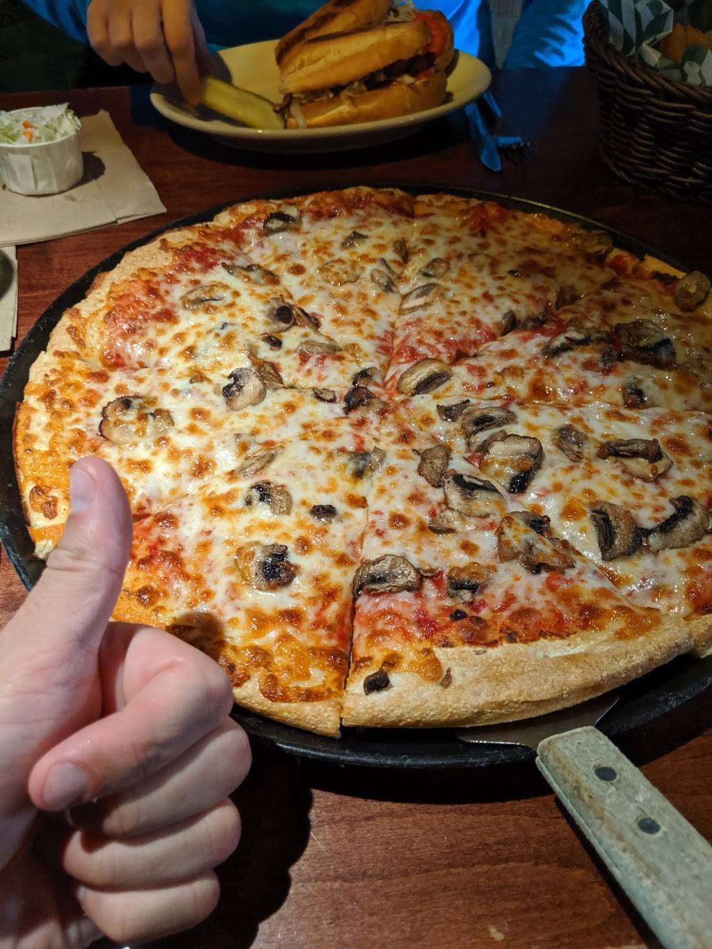 Willows Pizza & Restaurant | restaurant | 740 Broadway, South Portland, ME 04106, USA | 2077997511 OR +1 207-799-7511