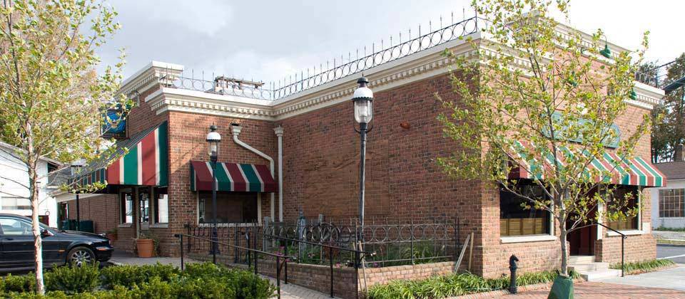 Eagles Pizza | meal takeaway | 2 N High St, New Albany, OH 43054, USA | 6148557600 OR +1 614-855-7600