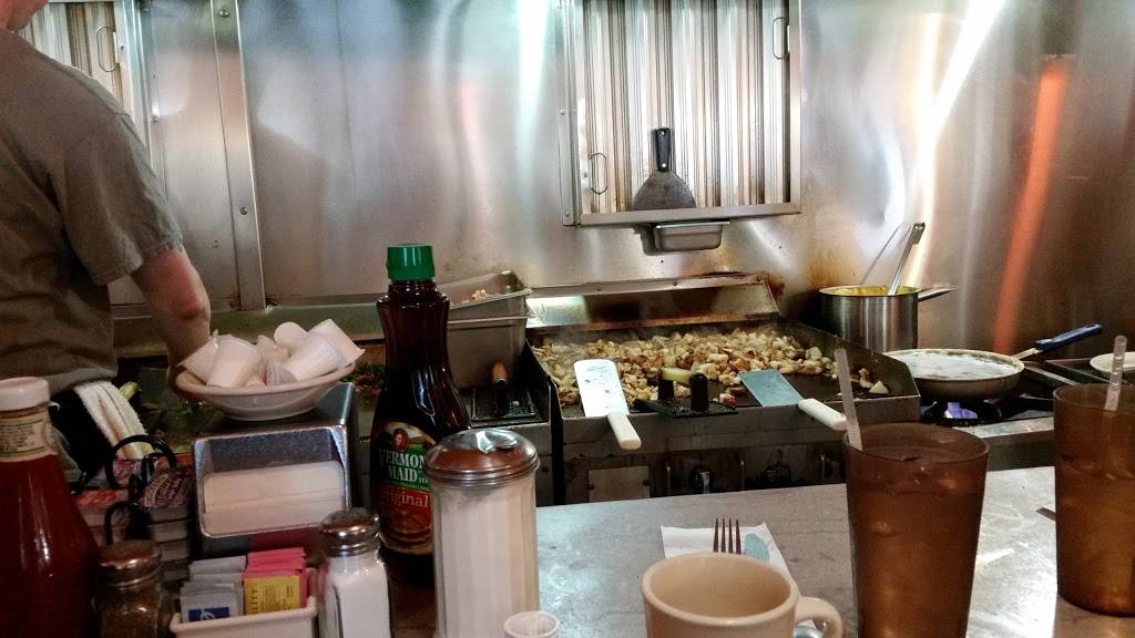 Debs Diner | restaurant | 4 Boston St, Salem, MA 01970, USA | 9787452348 OR +1 978-745-2348