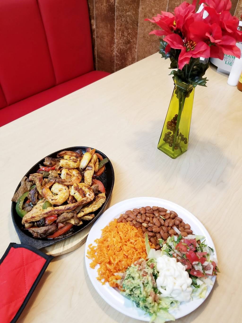 El Ranchito Restaurant & Foodmarket | restaurant | 2671 U.S. Hwy 17-92 N, Haines City, FL 33844, USA | 8634190814 OR +1 863-419-0814