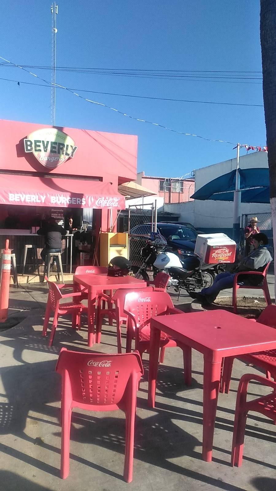 Beverly Burgers | restaurant | Paseo Ensenada 2168, Playas, Dorada, 22500 Tijuana, B.C., Mexico | 016643795031 OR +52 664 379 5031