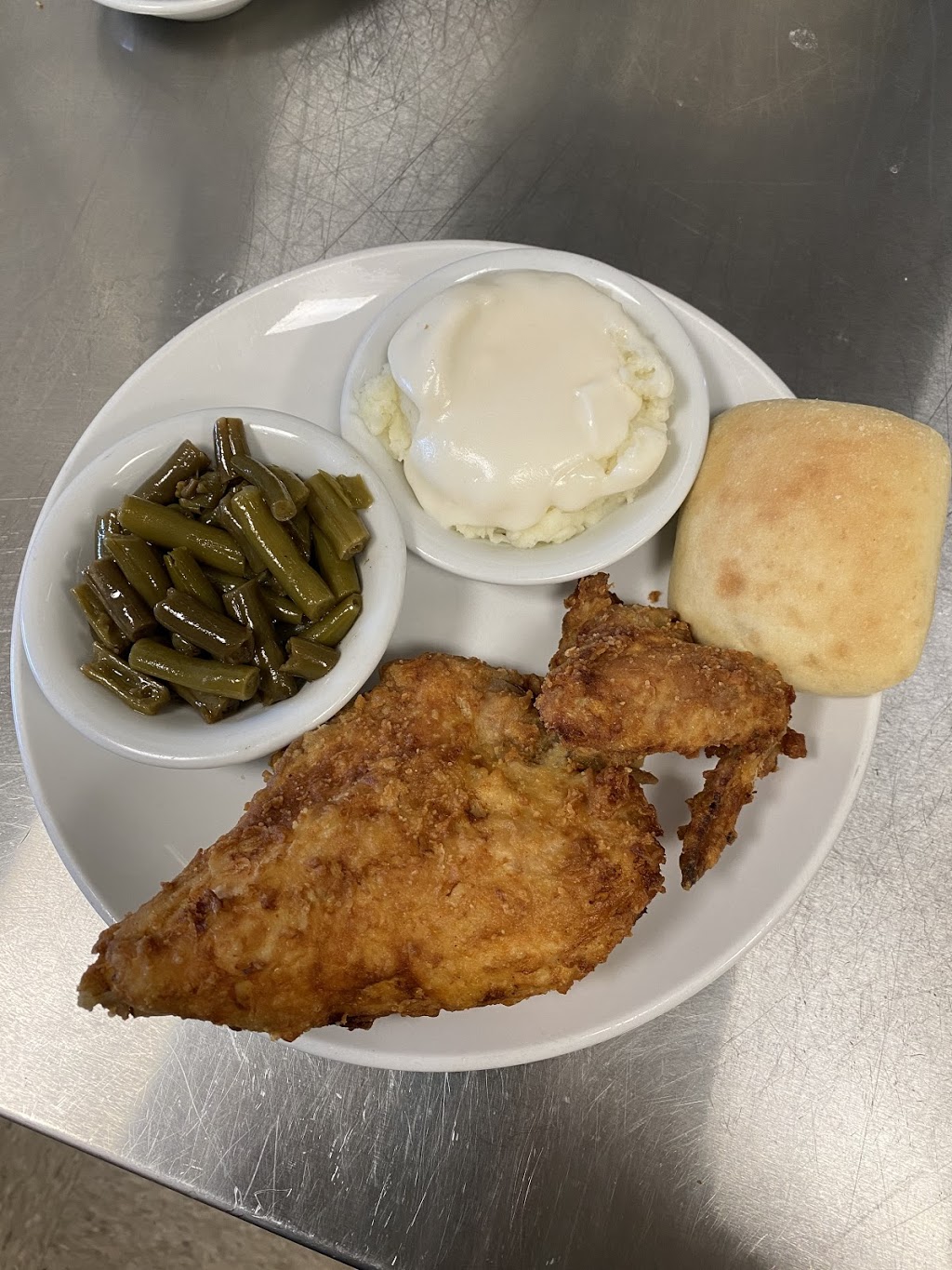 Hometown Eatery LLC | restaurant | 465 NE Front St, Dongola, IL 62926, USA | 6188274200 OR +1 618-827-4200