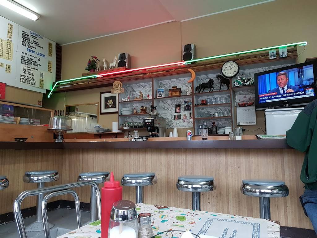 Casse-Croûte chez Pagi | restaurant | 4518 Rue Sainte-Catherine E, Montréal, QC H1V 1Y5, Canada | 5142550429 OR +1 514-255-0429