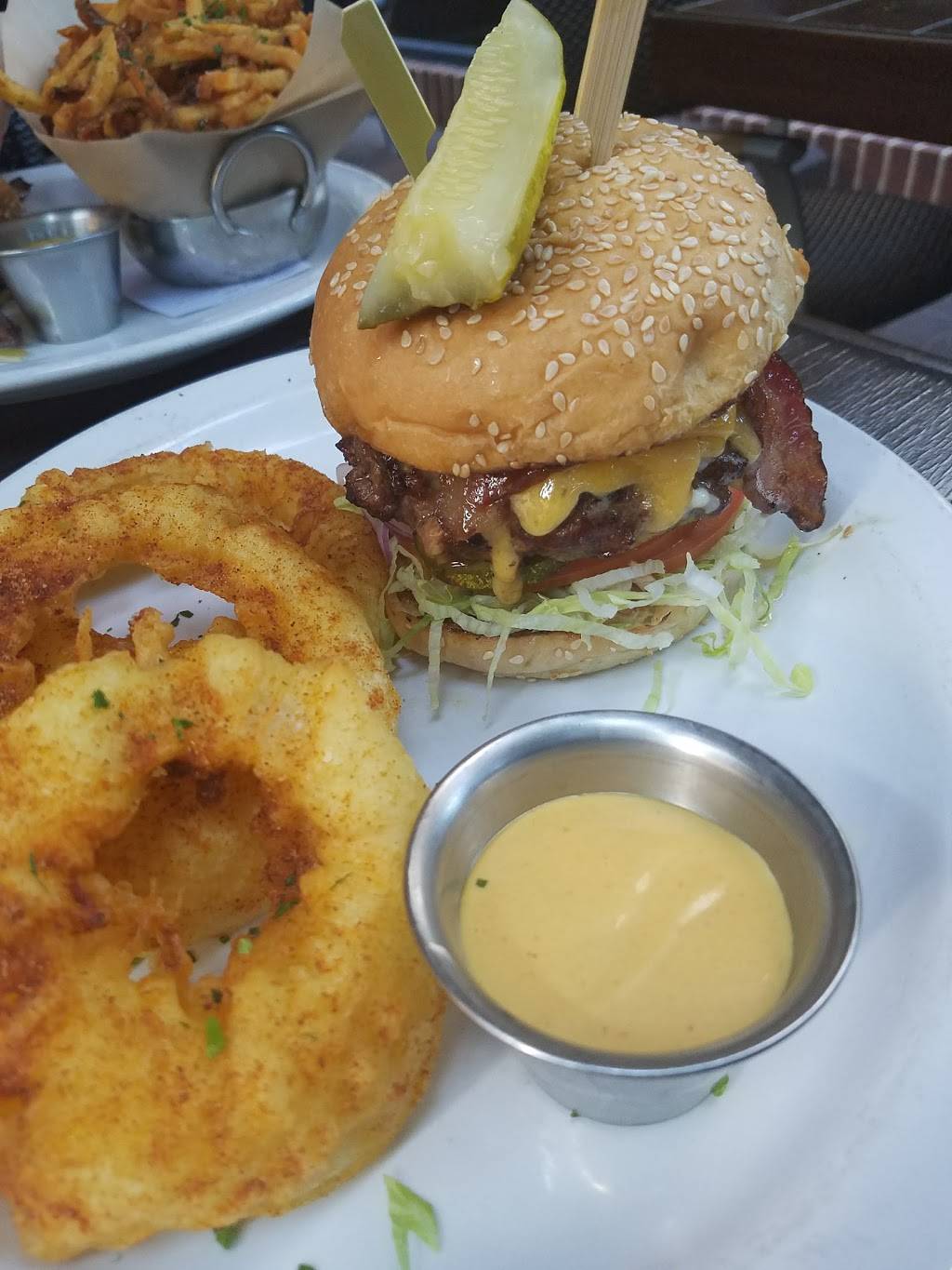 Neighborhood Services Bar Room & Broiler | restaurant | 10720 Preston Rd, Dallas, TX 75230, USA | 2143681101 OR +1 214-368-1101