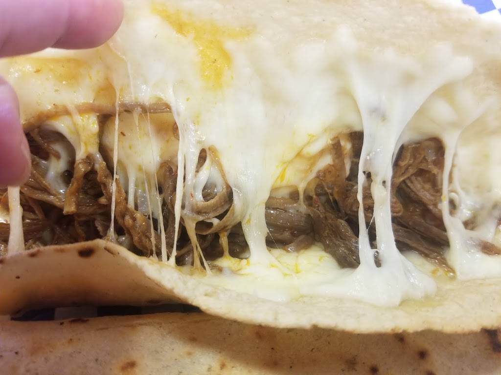 Las Quesabrosaz | restaurant | 909 S WW White Rd, San Antonio, TX 78220, USA | 2104449800 OR +1 210-444-9800