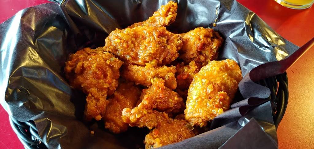 Lockeroom | restaurant | 201 Cundles Rd E, Barrie, ON L4M 4S5, Canada | 7057209060 OR +1 705-720-9060