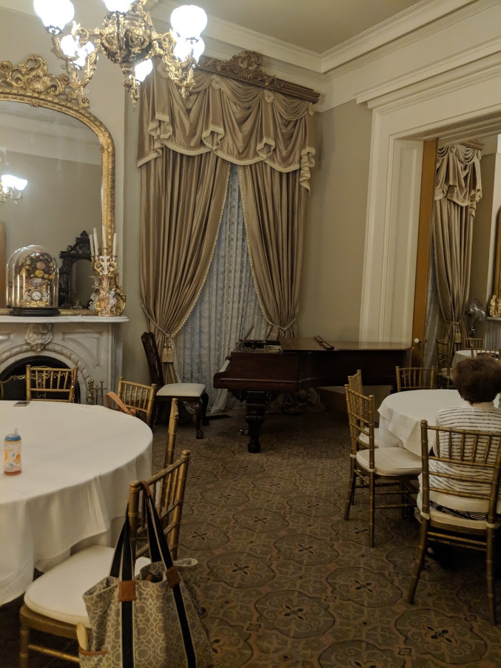 Castle Restaurant | restaurant | 84 Homochitto St, Natchez, MS 39120, USA | 6018976300 OR +1 601-897-6300