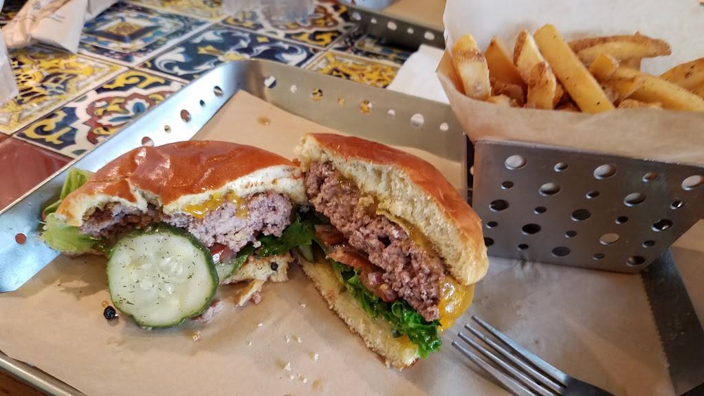 Chilis Grill & Bar | meal takeaway | 310 Army Trail Rd, Bloomingdale, IL 60108, USA | 6308949966 OR +1 630-894-9966