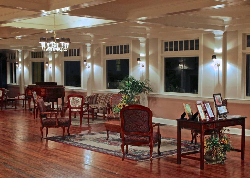 Lakeside Inn | restaurant | 100 Alexander St, Mt Dora, FL 32757, USA | 3523834101 OR +1 352-383-4101