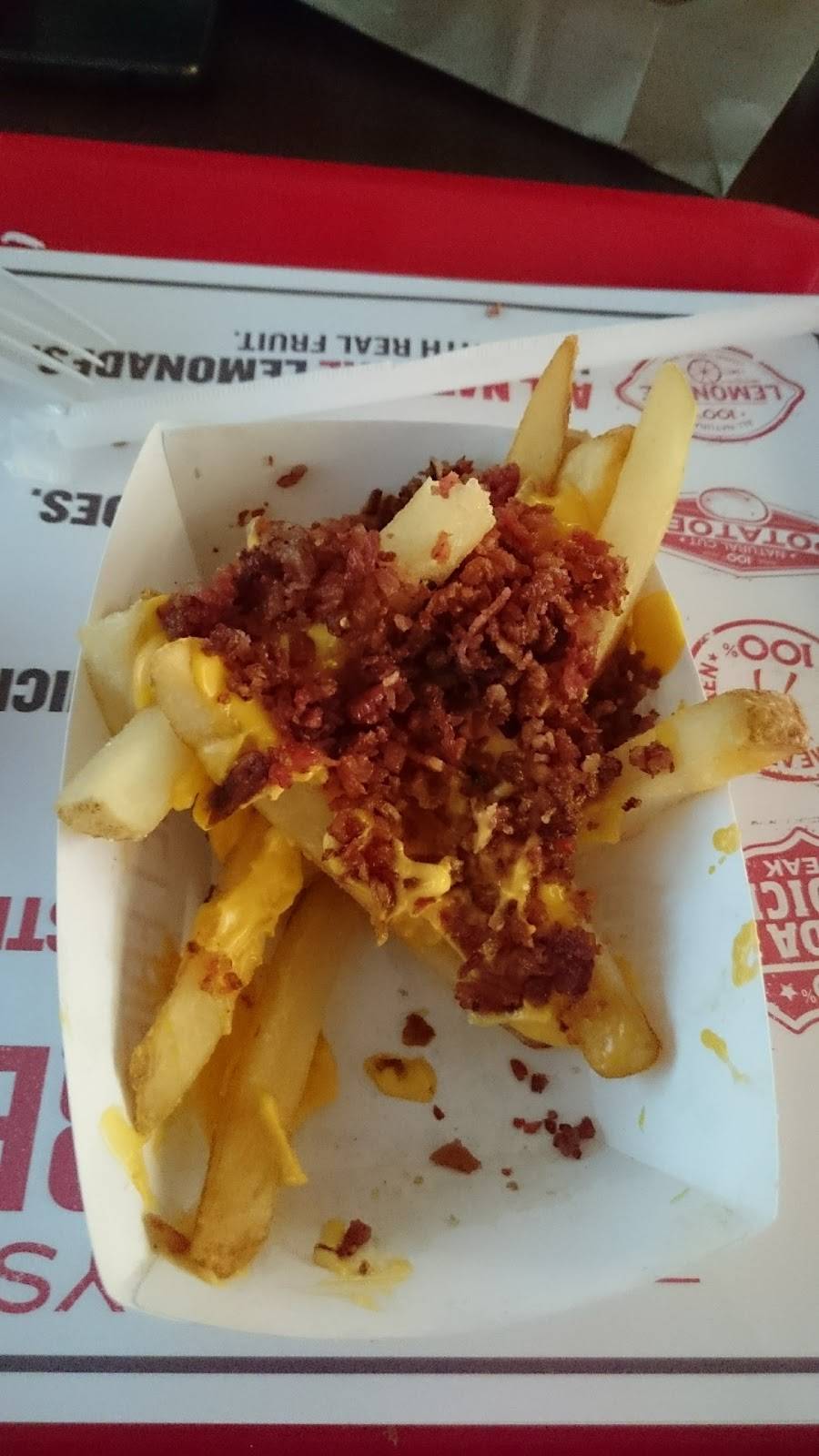 Charleys Philly Steaks | restaurant | 250 Granite St Ste 2104, Braintree, MA 02184, USA | 6173346440 OR +1 617-334-6440