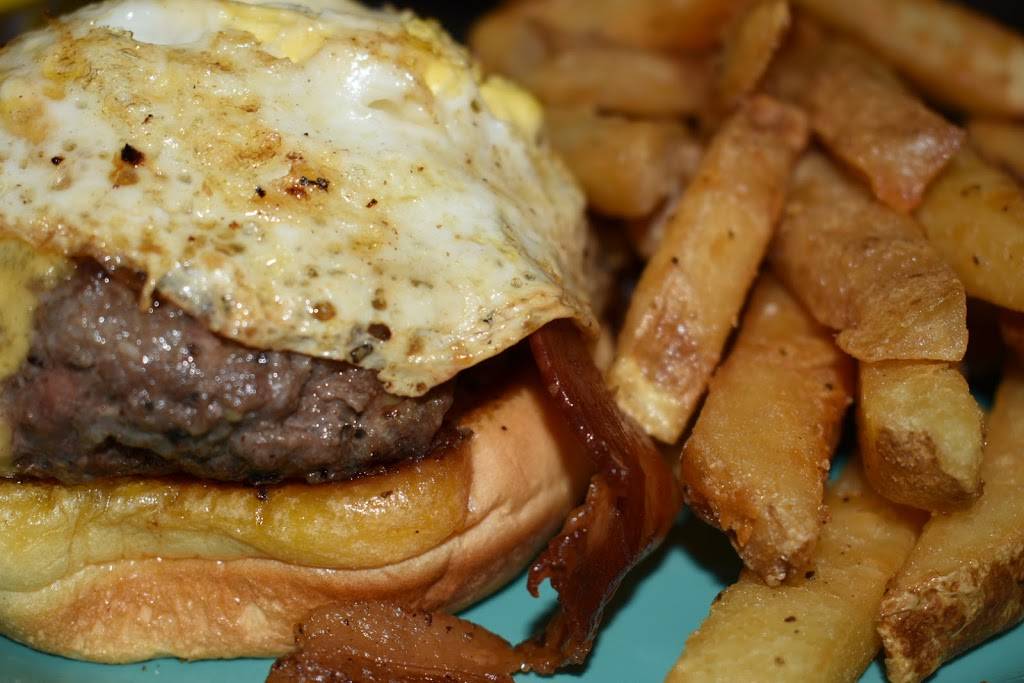 The Hangout Bar & Grill | restaurant | 6060 Veterans Pkwy, Columbus, GA 31909, USA | 7062214157 OR +1 706-221-4157