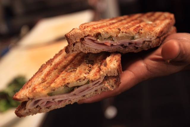 Dee Spot | cafe | 1108, 1195 65th St, Emeryville, CA 94608, USA | 5108797026 OR +1 510-879-7026