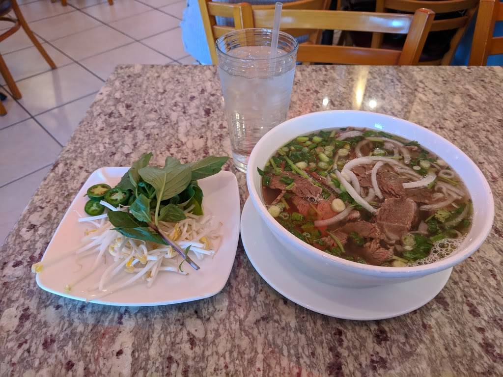 Pho Royal | restaurant | 46839 Maple Leaf Pl #145, Sterling, VA 20164, USA | 7034444778 OR +1 703-444-4778
