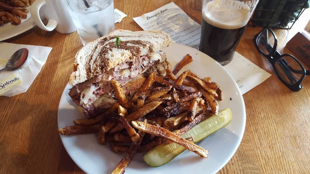 Star & Shamrock Tavern & Deli | meal takeaway | 1341 H St NE, Washington, DC 20002, USA | 2023883833 OR +1 202-388-3833