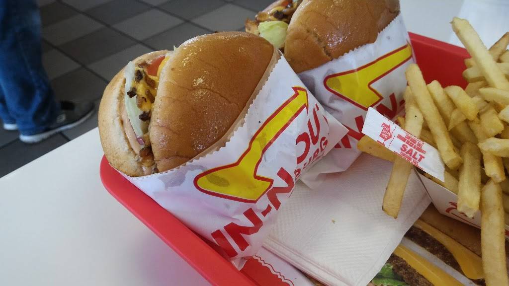 In-N-Out Burger | restaurant | 30121 Santa Margarita Pkwy, Rancho Santa Margarita, CA 92688, USA | 8007861000 OR +1 800-786-1000