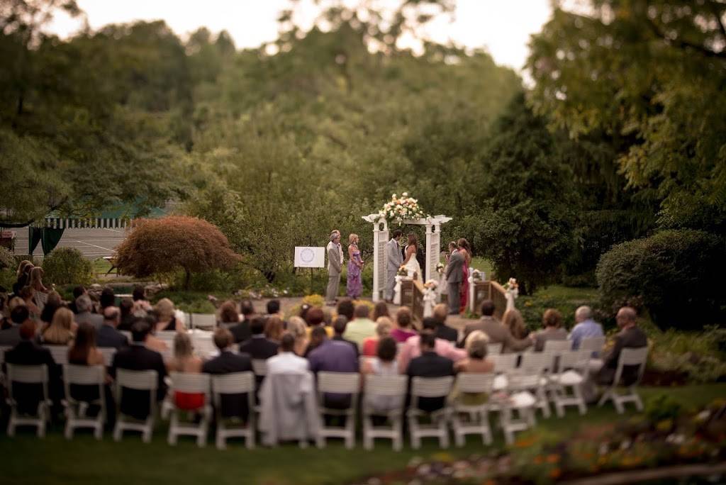 Chagrin Valley Athletic Club | restaurant | 17260 Snyder Rd, Chagrin Falls, OH 44023, USA | 4405435141 OR +1 440-543-5141