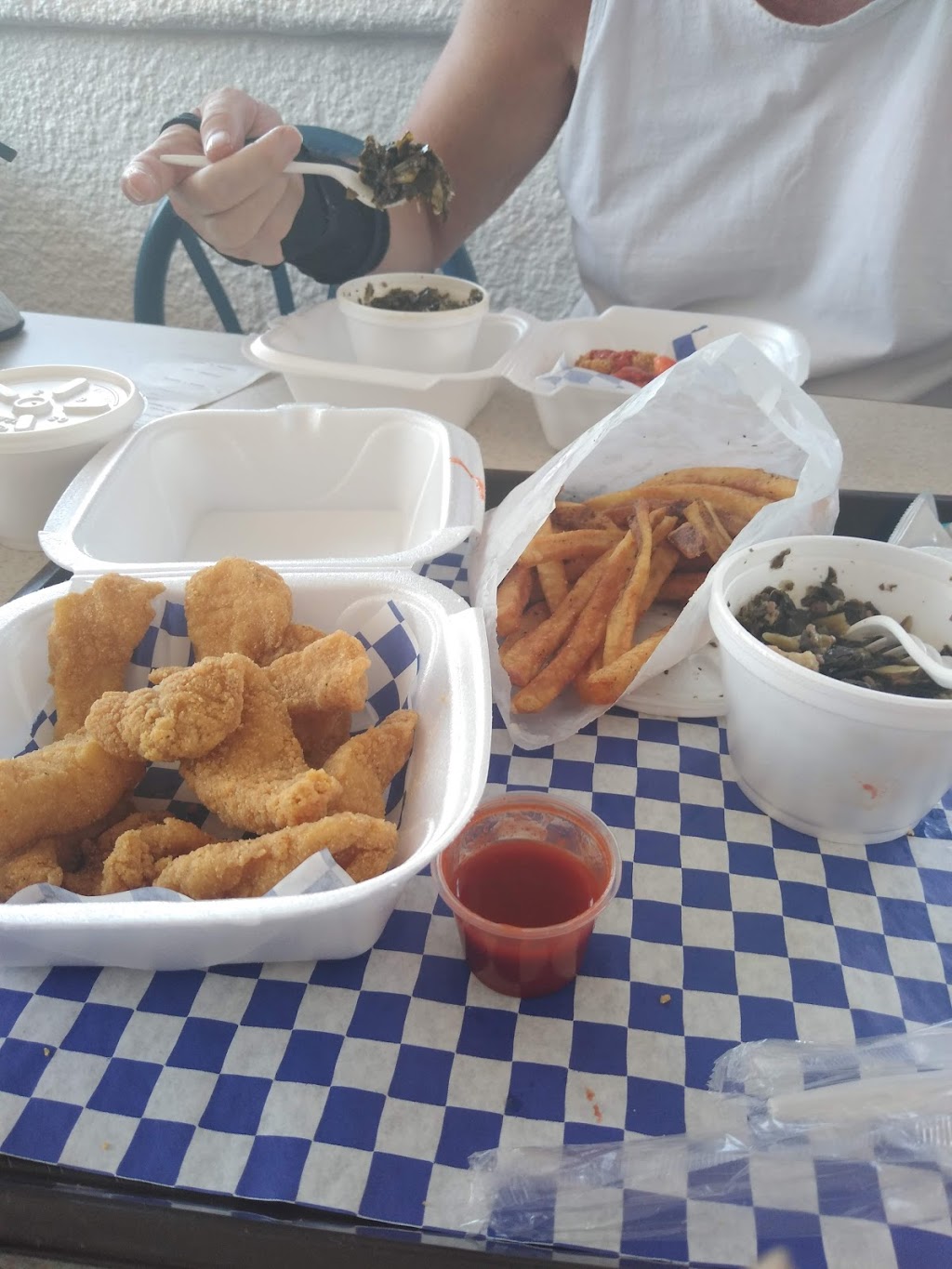 Charlie Ds Express | restaurant | 12323 E US Hwy 40, Independence, MO 64055, USA | 8162167322 OR +1 816-216-7322