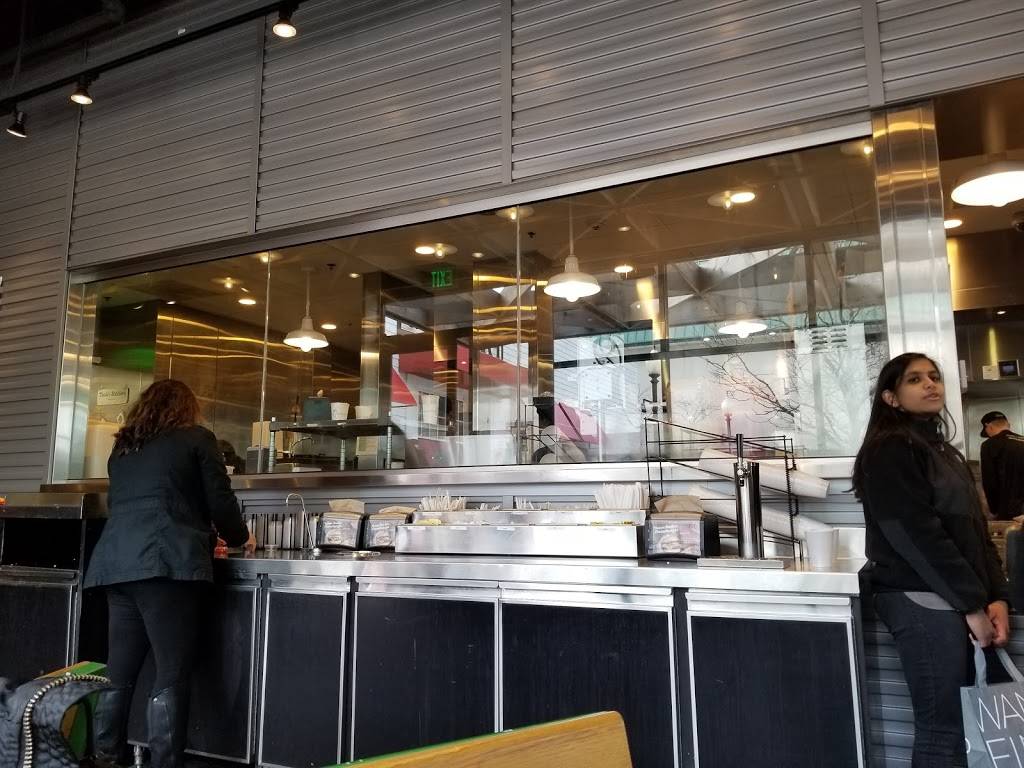 Shake Shack | restaurant | 4999 Old Orchard Shopping Center Space L28, Skokie, IL 60077, USA | 8473801240 OR +1 847-380-1240