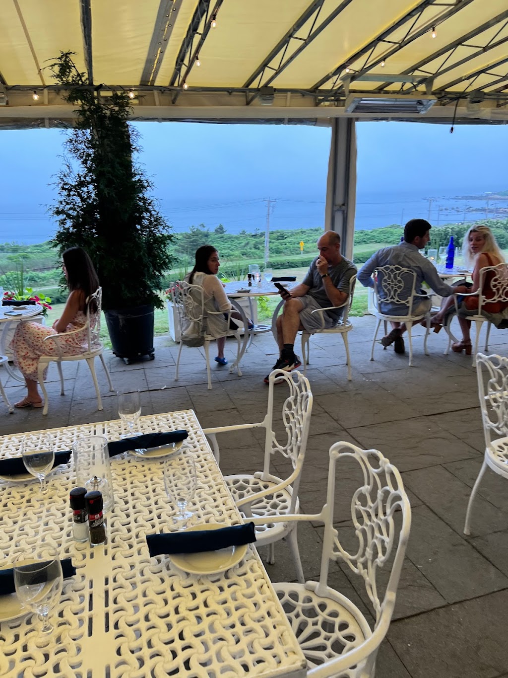 Spring House Main Restaurant | restaurant | Spring House Hotel, 51 Spring St, New Shoreham, RI 02807, USA | 4014665844 OR +1 401-466-5844