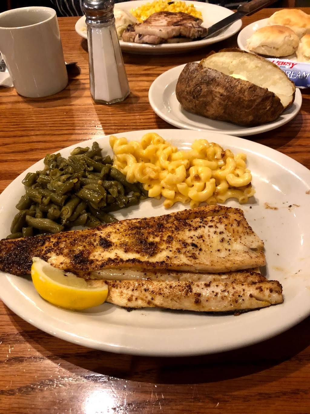 Cracker Barrel Old Country Store | restaurant | 13600 Wolfe Rd, New Freedom, PA 17349, USA | 7172354040 OR +1 717-235-4040