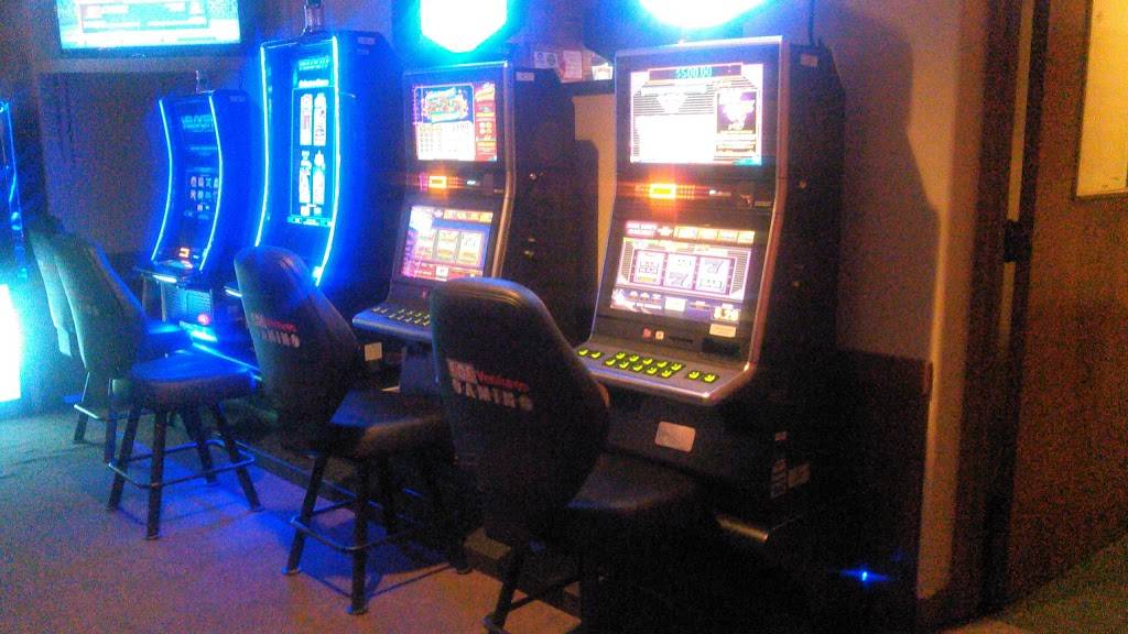 Elks Lodge #623 | restaurant | 720 6th St, Charleston, IL 61920, USA | 2173452646 OR +1 217-345-2646