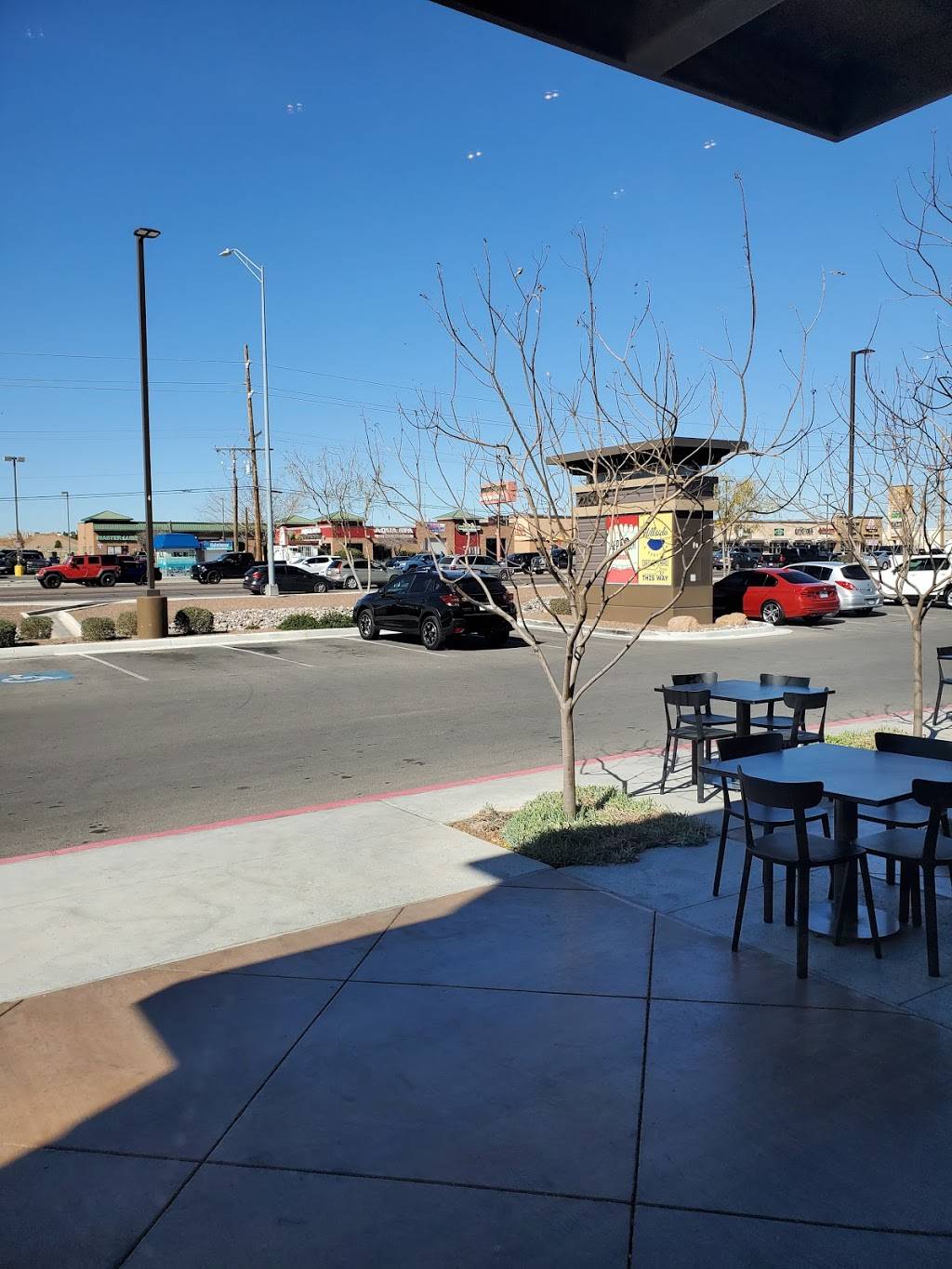 Independent Burger & Bar East | restaurant | 2260 N Zaragoza Rd #27, El Paso, TX 79938, USA | 9152342887 OR +1 915-234-2887