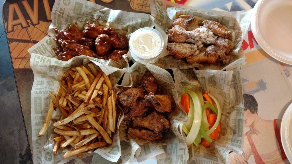 Wingstop | restaurant | 2776 E Fowler Ave, Tampa, FL 33612, USA | 8139039464 OR +1 813-903-9464