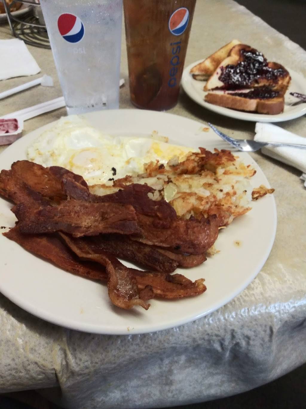 RT 138 Cafe | restaurant | 21224 IL-138, Mt Olive, IL 62069, USA | 2179992115 OR +1 217-999-2115