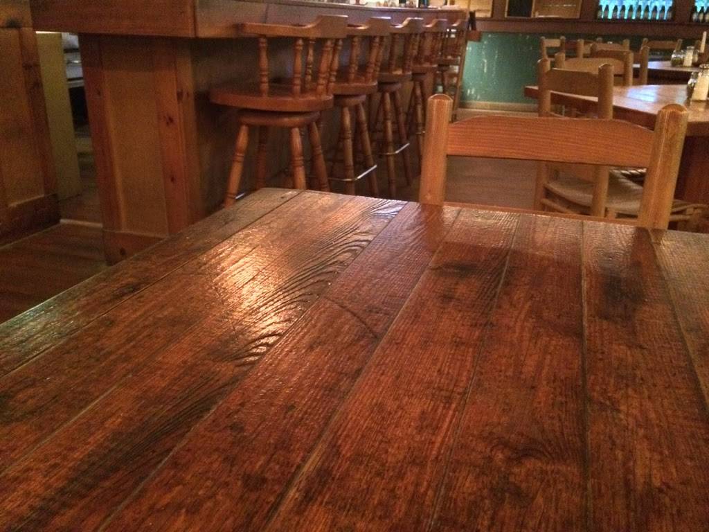 Louies On the Lake | restaurant | 2122, 1659 Lake Rabun Rd, Lakemont, GA 30552, USA | 7067823276 OR +1 706-782-3276