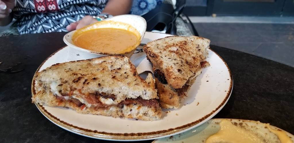 Whisper Creek Farm: The Kitchen | restaurant | 4040 Central Florida Pkwy, Orlando, FL 32837, USA | 4073934755 OR +1 407-393-4755